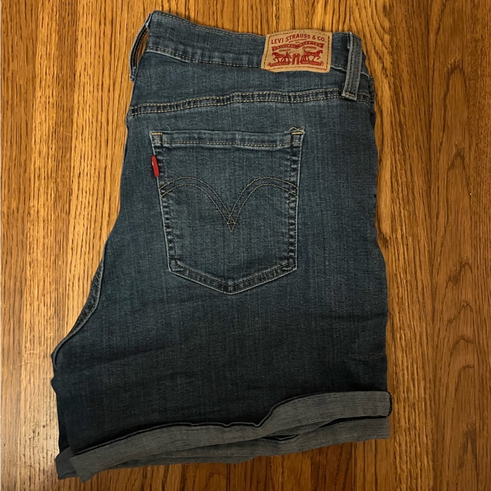 Levi's Mid Length Shorts Size 33